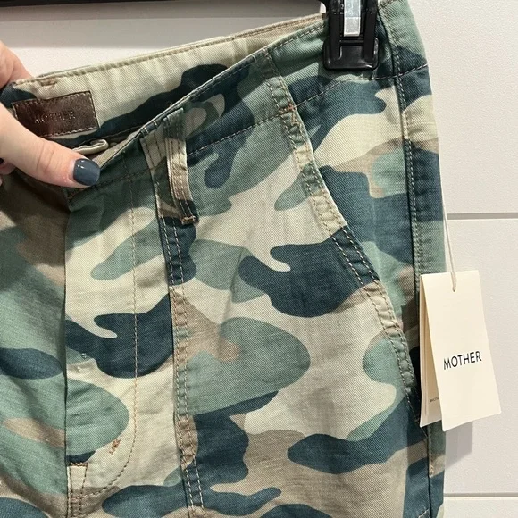 🚨BLACK FRIDAY SALE! NWT Mother shaker chop crop camo pants

8154 - Picture 10 of 10